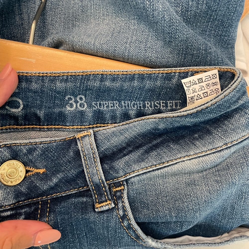 Zara Medium Wash Skinny Jeans NWOT